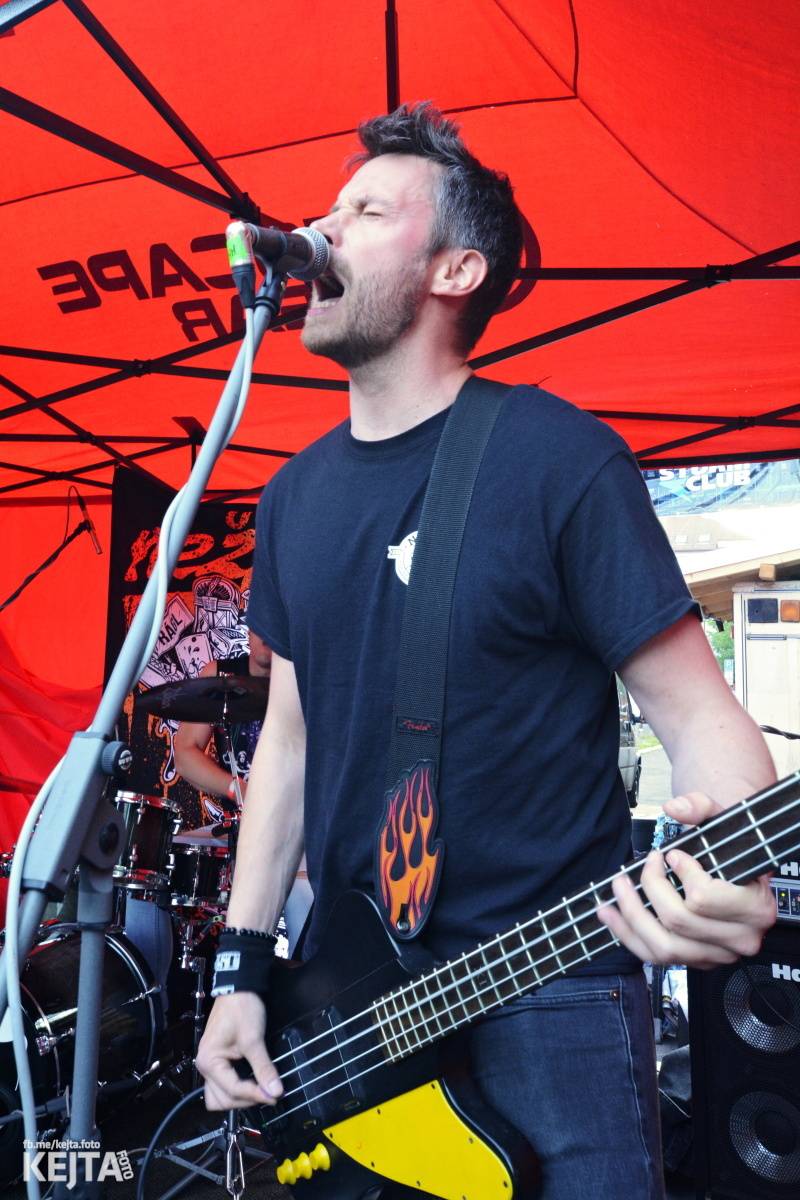 Pankáči vrátili Žižkovu život. The Fialky a Nežfaleš zahráli ve Stormu