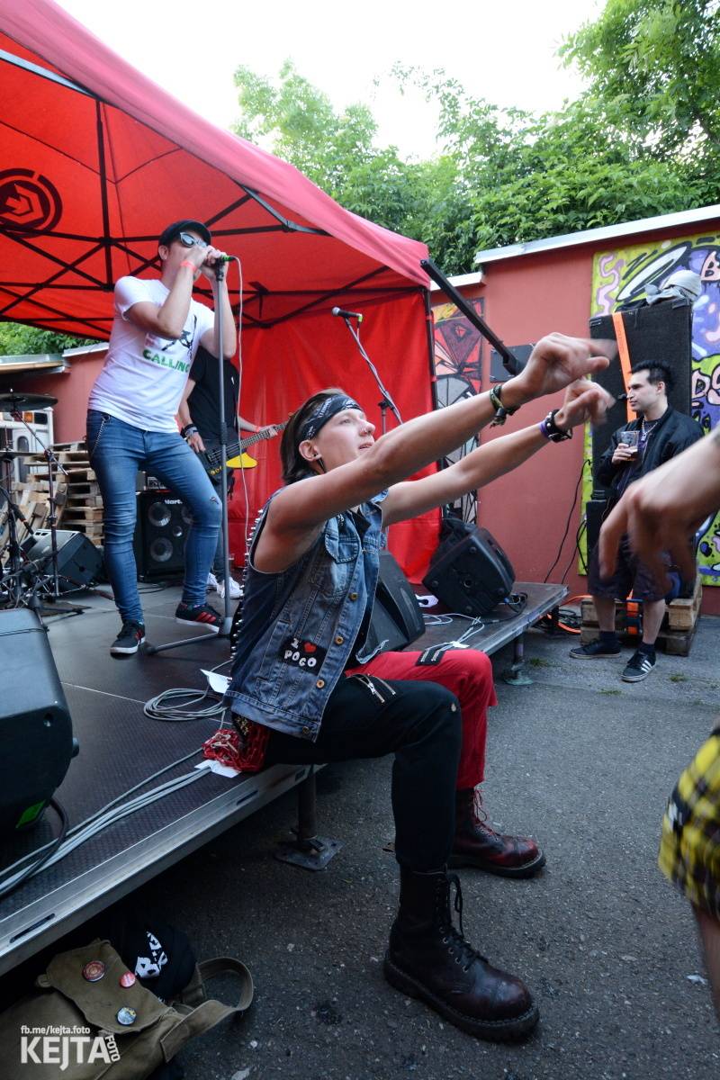 Pankáči vrátili Žižkovu život. The Fialky a Nežfaleš zahráli ve Stormu