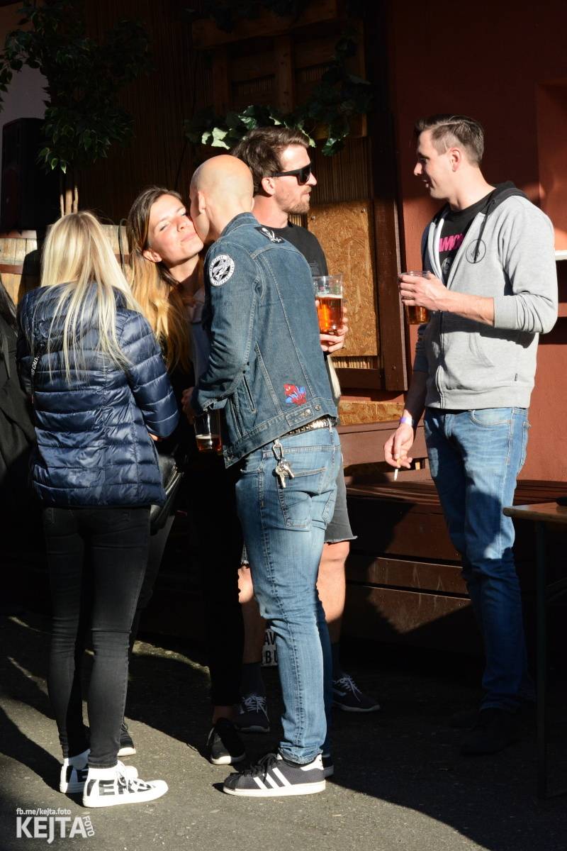 Pankáči vrátili Žižkovu život. The Fialky a Nežfaleš zahráli ve Stormu