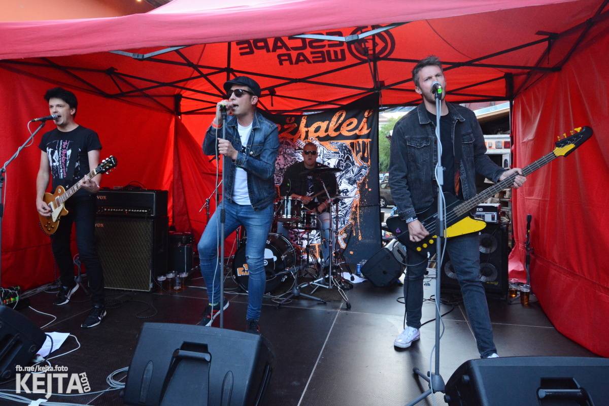 Pankáči vrátili Žižkovu život. The Fialky a Nežfaleš zahráli ve Stormu