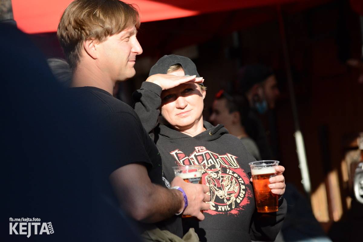 Pankáči vrátili Žižkovu život. The Fialky a Nežfaleš zahráli ve Stormu