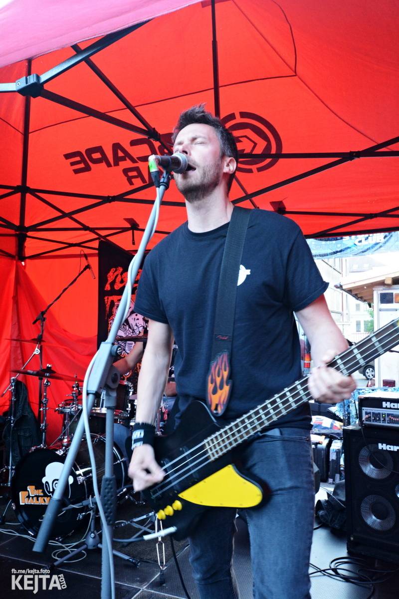 Pankáči vrátili Žižkovu život. The Fialky a Nežfaleš zahráli ve Stormu