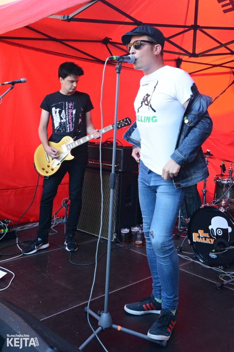 Pankáči vrátili Žižkovu život. The Fialky a Nežfaleš zahráli ve Stormu