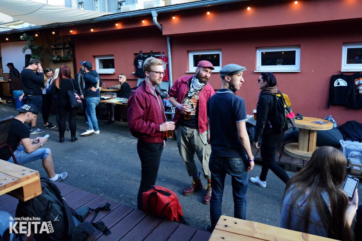 Pankáči vrátili Žižkovu život. The Fialky a Nežfaleš zahráli ve Stormu