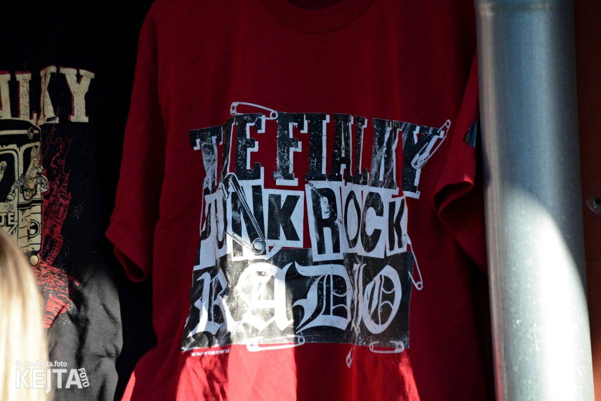 Pankáči vrátili Žižkovu život. The Fialky a Nežfaleš zahráli ve Stormu