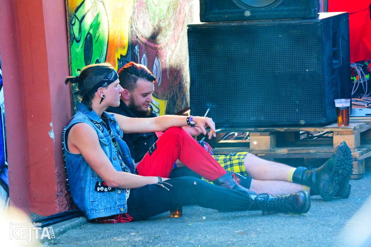 Pankáči vrátili Žižkovu život. The Fialky a Nežfaleš zahráli ve Stormu