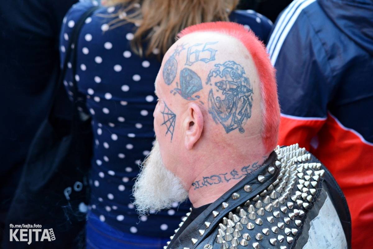 Pankáči vrátili Žižkovu život. The Fialky a Nežfaleš zahráli ve Stormu