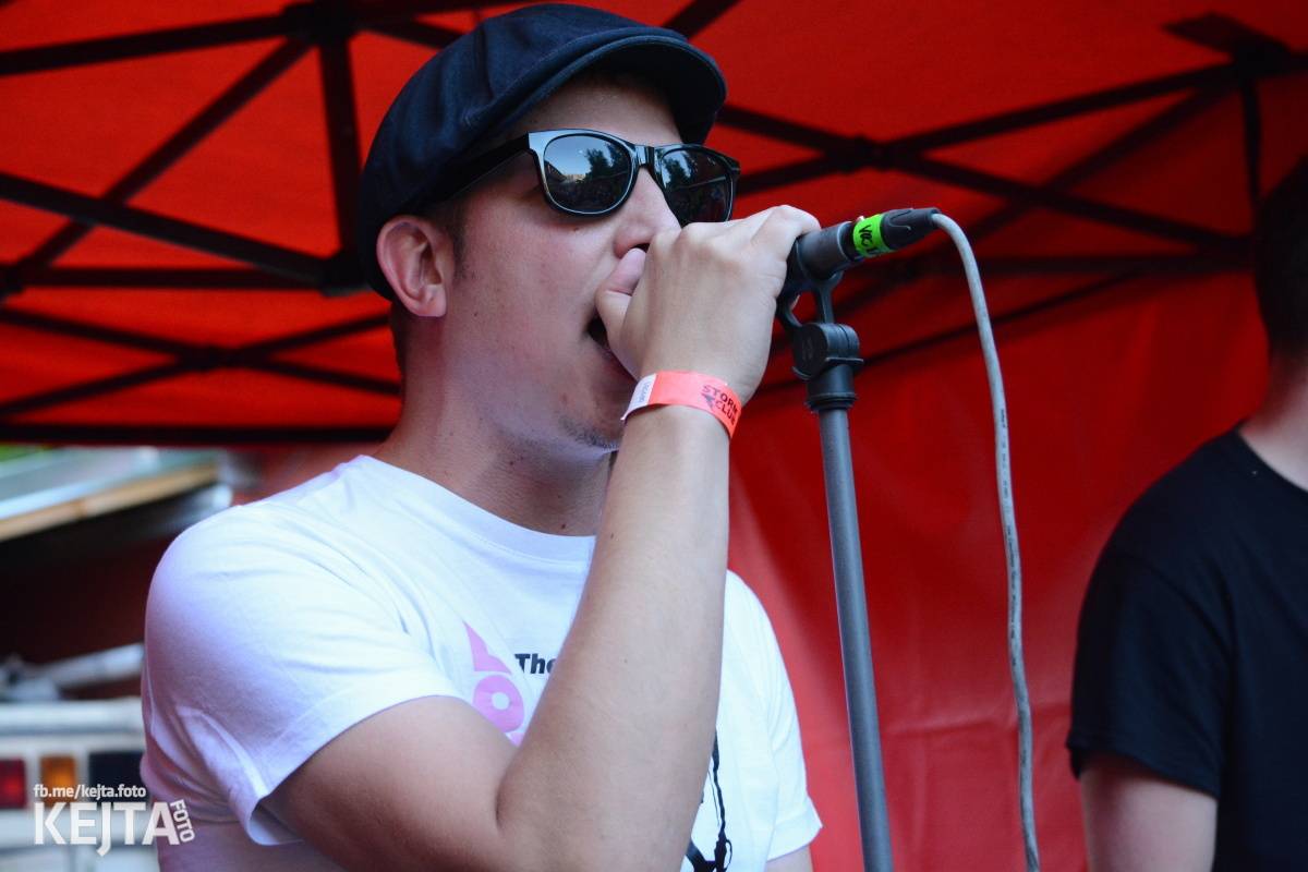 Pankáči vrátili Žižkovu život. The Fialky a Nežfaleš zahráli ve Stormu