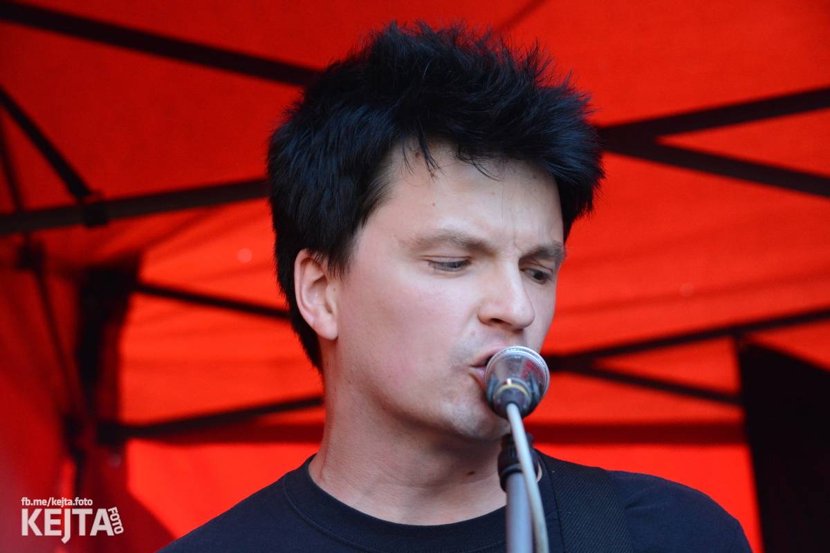 Pankáči vrátili Žižkovu život. The Fialky a Nežfaleš zahráli ve Stormu