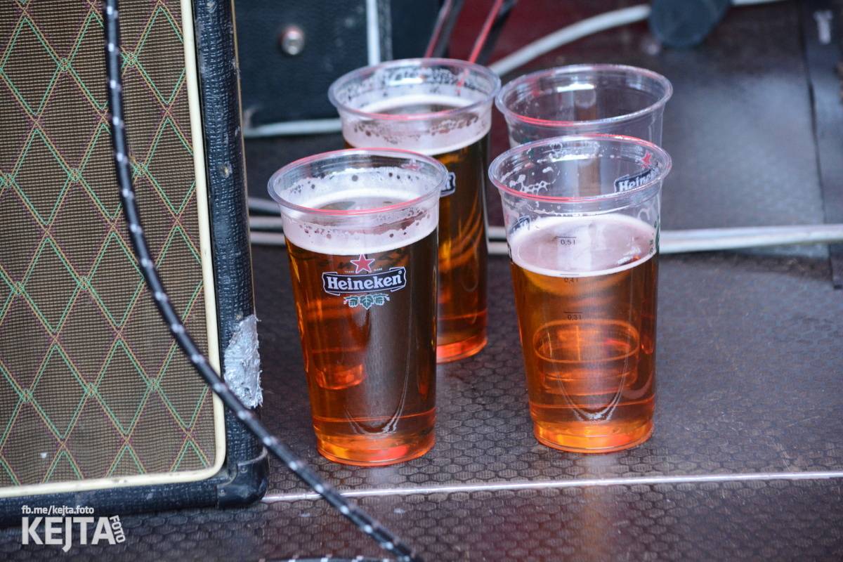 Pankáči vrátili Žižkovu život. The Fialky a Nežfaleš zahráli ve Stormu