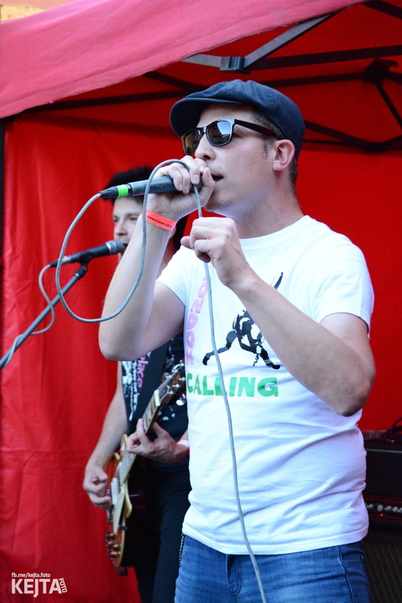 Pankáči vrátili Žižkovu život. The Fialky a Nežfaleš zahráli ve Stormu