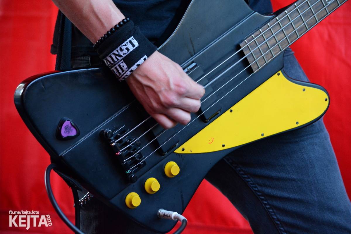 Pankáči vrátili Žižkovu život. The Fialky a Nežfaleš zahráli ve Stormu