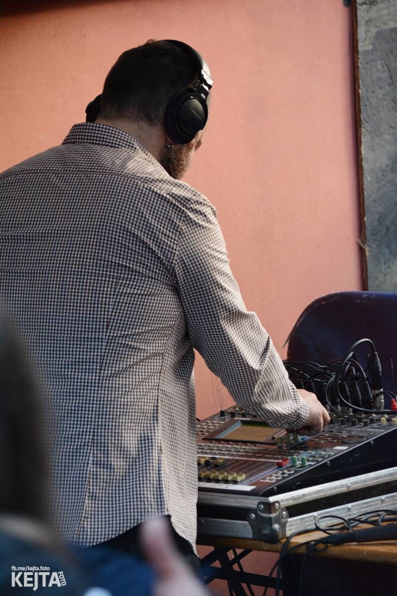 Pankáči vrátili Žižkovu život. The Fialky a Nežfaleš zahráli ve Stormu