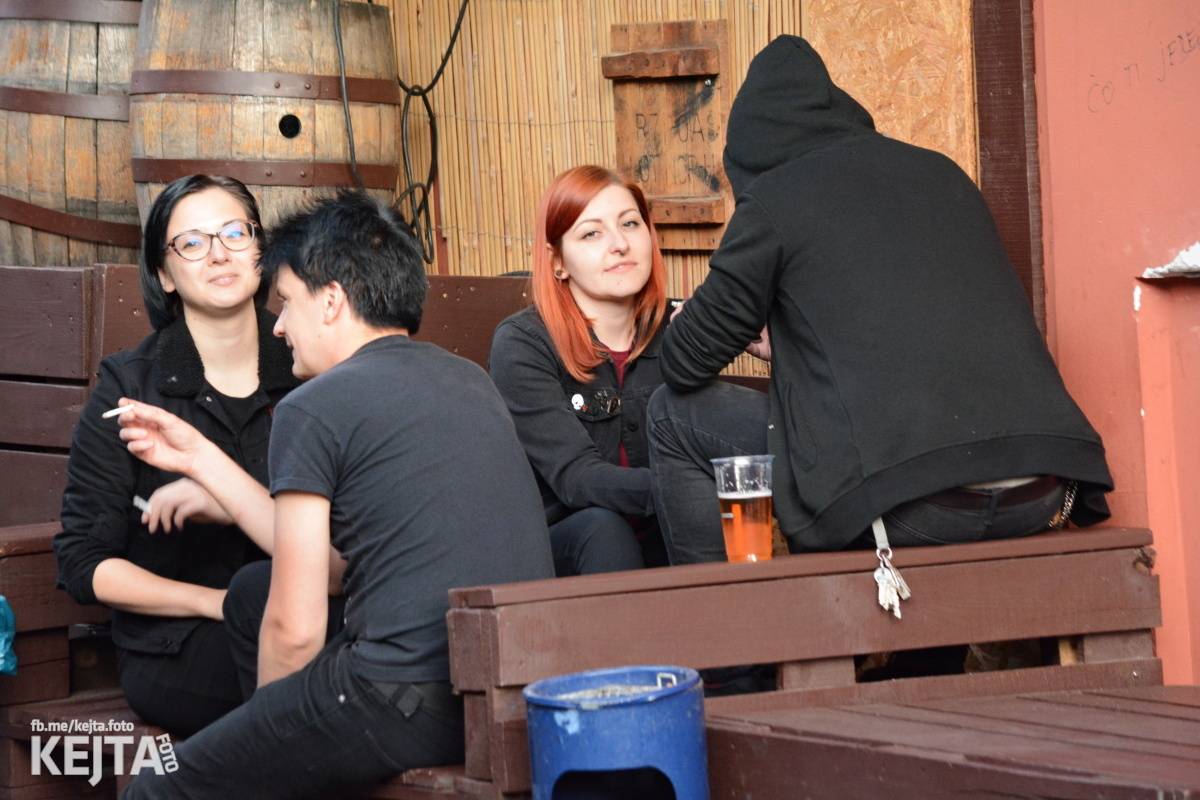 Pankáči vrátili Žižkovu život. The Fialky a Nežfaleš zahráli ve Stormu