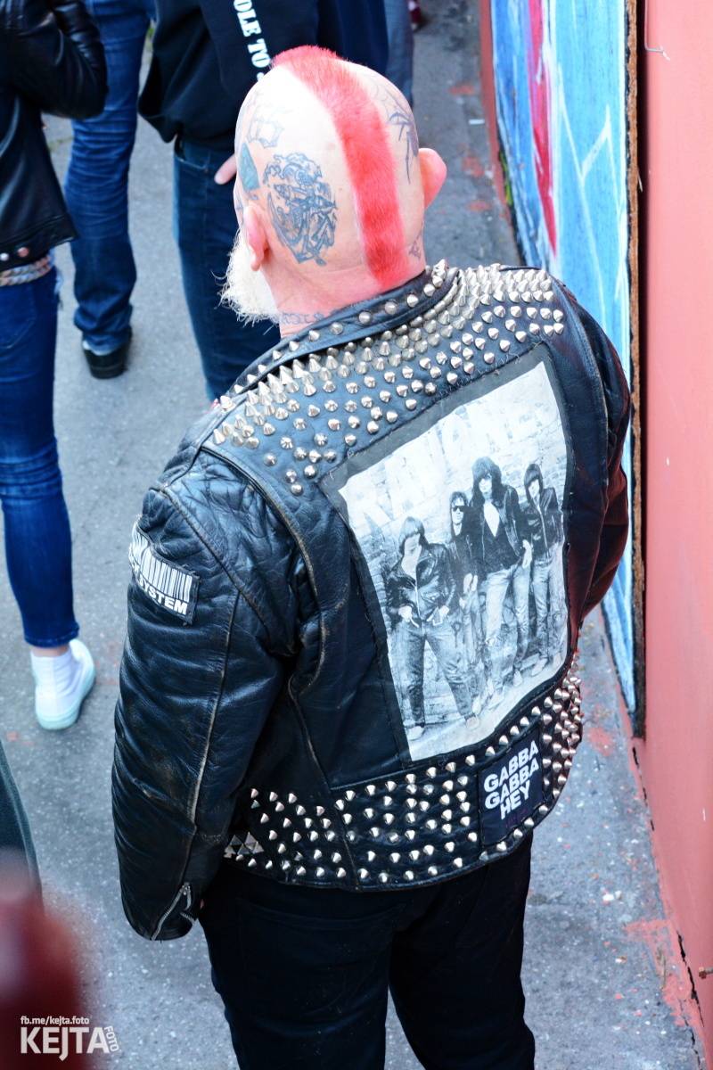 Pankáči vrátili Žižkovu život. The Fialky a Nežfaleš zahráli ve Stormu