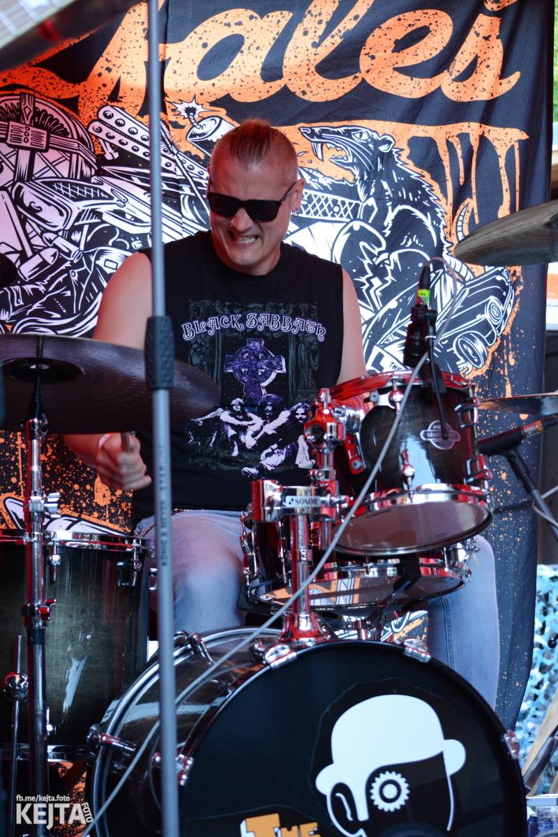 Pankáči vrátili Žižkovu život. The Fialky a Nežfaleš zahráli ve Stormu