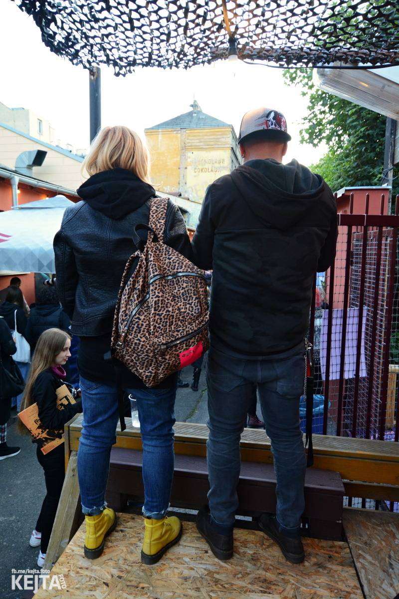 Pankáči vrátili Žižkovu život. The Fialky a Nežfaleš zahráli ve Stormu