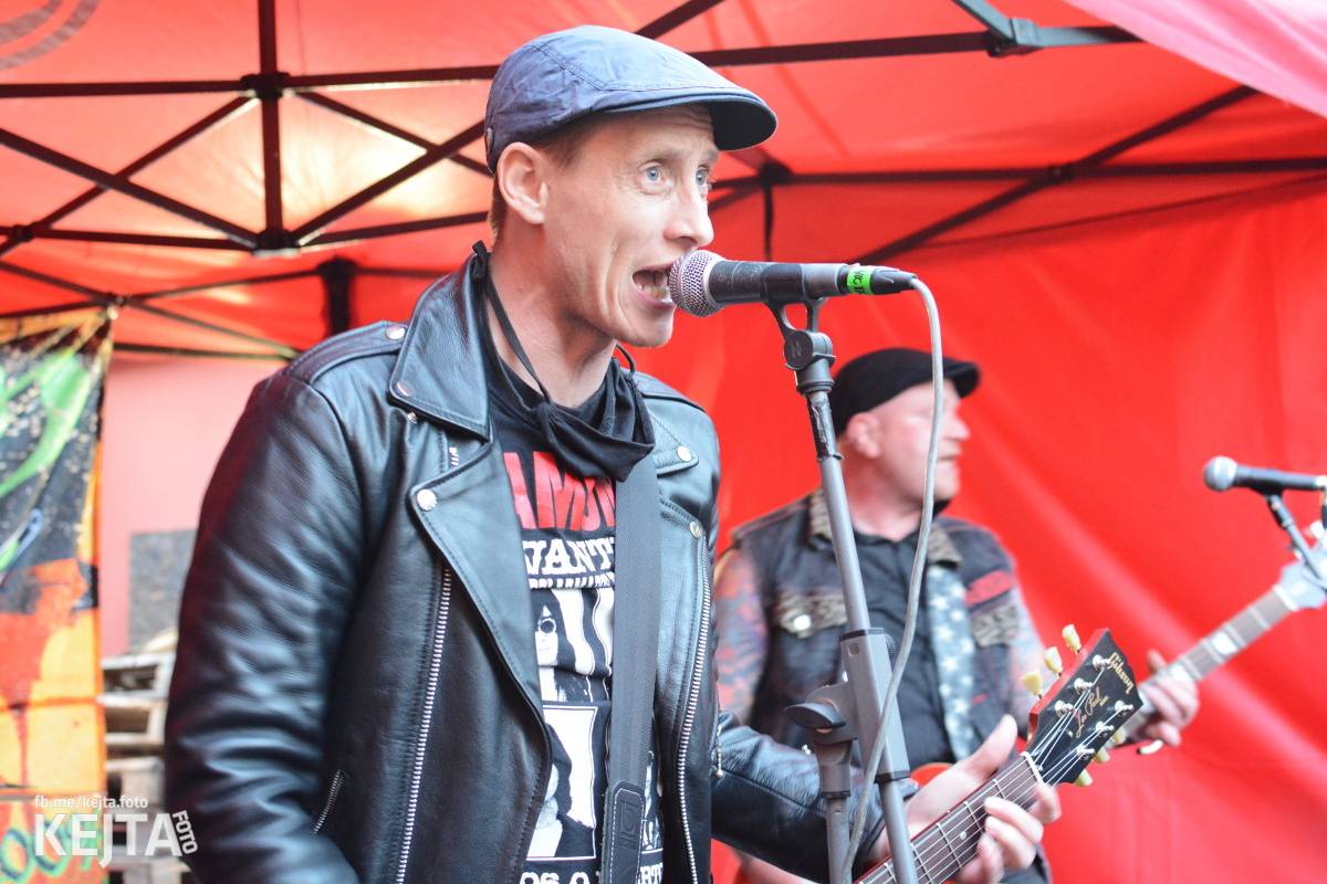 Pankáči vrátili Žižkovu život. The Fialky a Nežfaleš zahráli ve Stormu