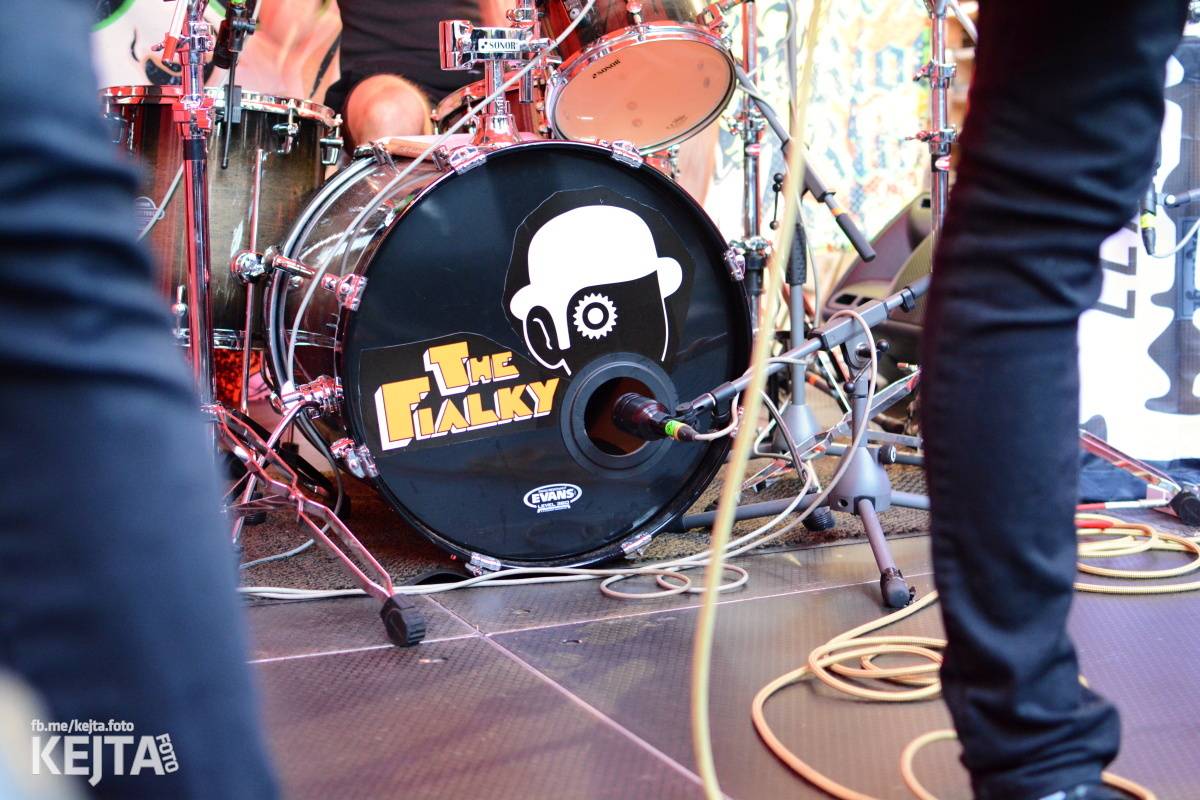 Pankáči vrátili Žižkovu život. The Fialky a Nežfaleš zahráli ve Stormu