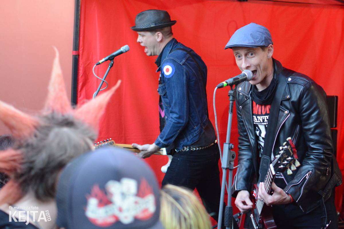 Pankáči vrátili Žižkovu život. The Fialky a Nežfaleš zahráli ve Stormu