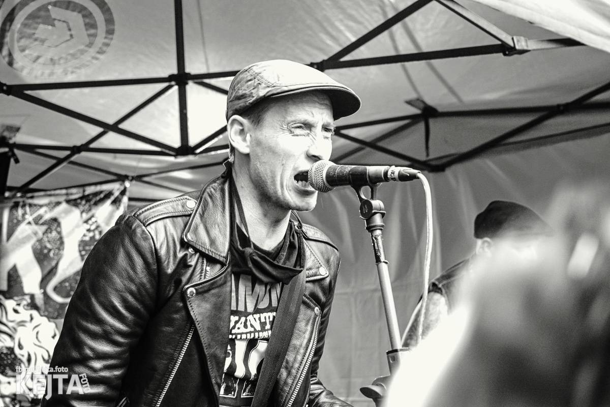 Pankáči vrátili Žižkovu život. The Fialky a Nežfaleš zahráli ve Stormu