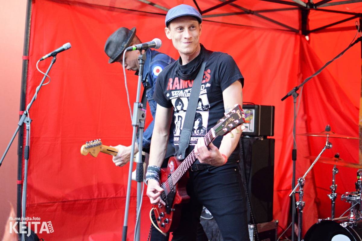 Pankáči vrátili Žižkovu život. The Fialky a Nežfaleš zahráli ve Stormu