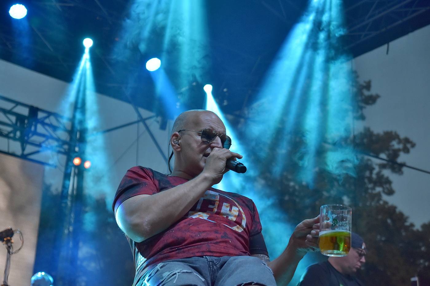 Když se ještě mohlo ven | Koncerty jedou, vzpomínkový seriál končí výběrem českých umělců