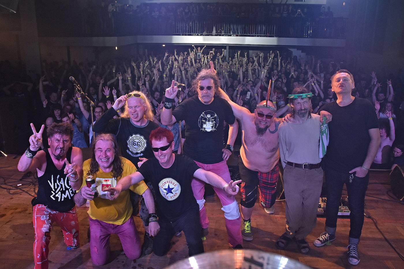 Když se ještě mohlo ven | Koncerty jedou, vzpomínkový seriál končí výběrem českých umělců