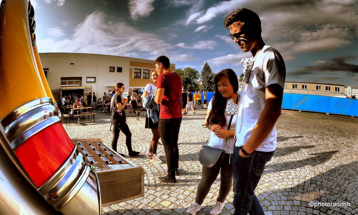 Zastávka Rock For People v Pardubicích. Vypsaná fiXa zahrála z karavanu