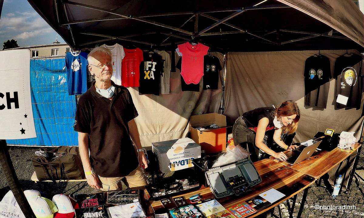 Zastávka Rock For People v Pardubicích. Vypsaná fiXa zahrála z karavanu