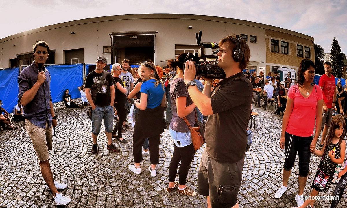 Zastávka Rock For People v Pardubicích. Vypsaná fiXa zahrála z karavanu