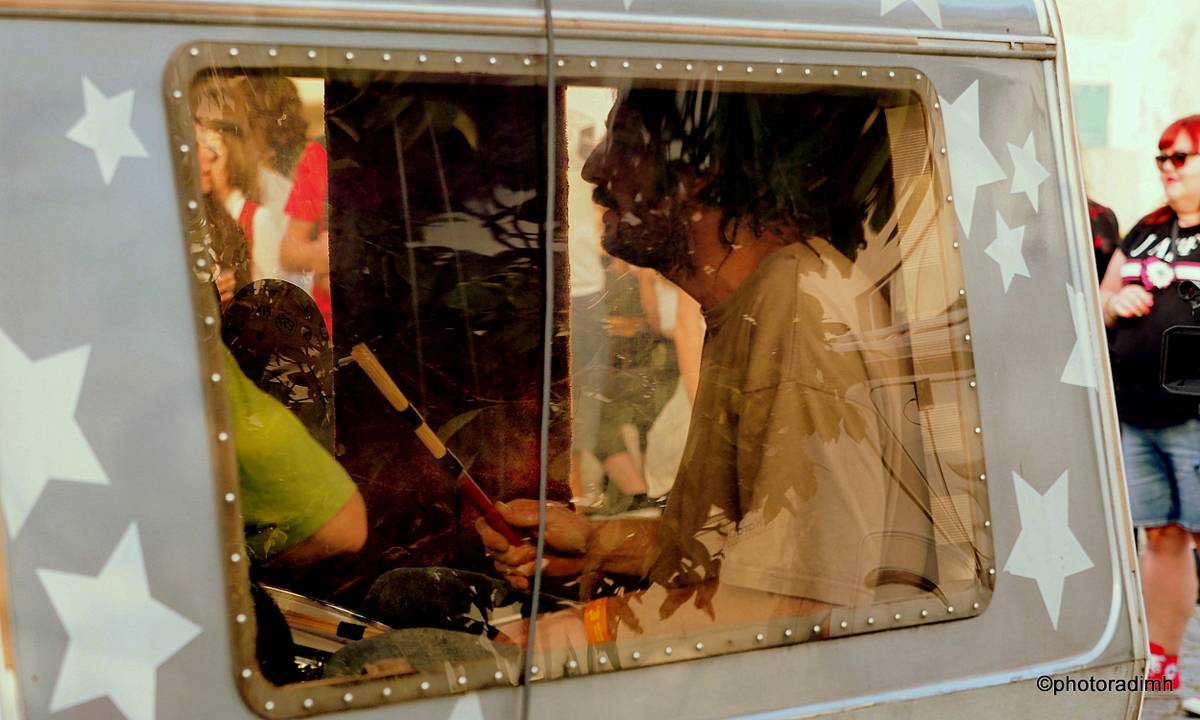 Zastávka Rock For People v Pardubicích. Vypsaná fiXa zahrála z karavanu