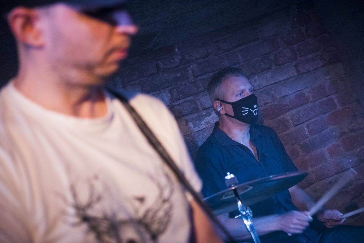 Roe-Deer jsou zpět! Představili nový singl a rozproudili Café V Lese