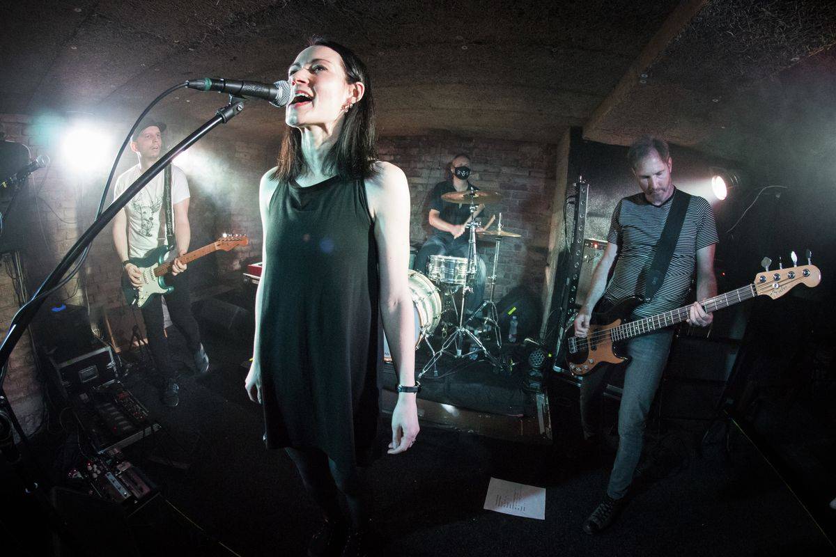 Roe-Deer jsou zpět! Představili nový singl a rozproudili Café V Lese