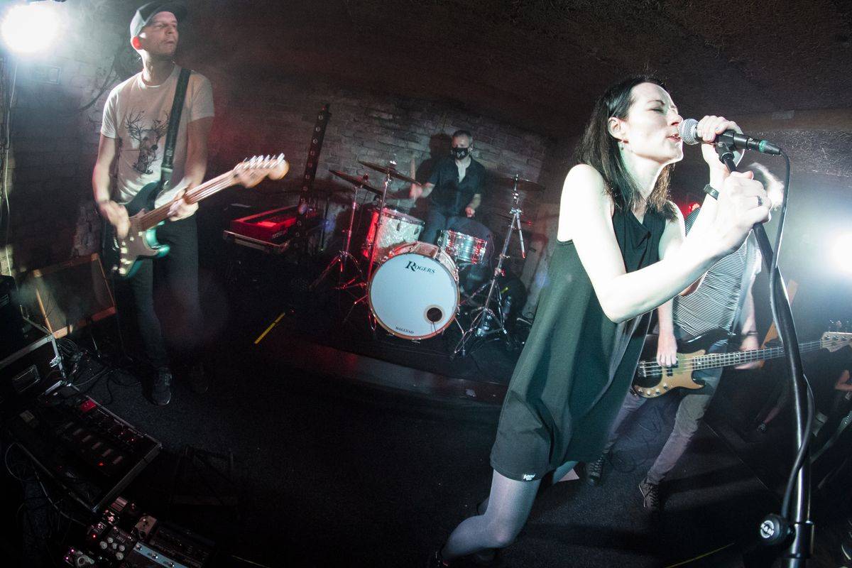 Roe-Deer jsou zpět! Představili nový singl a rozproudili Café V Lese