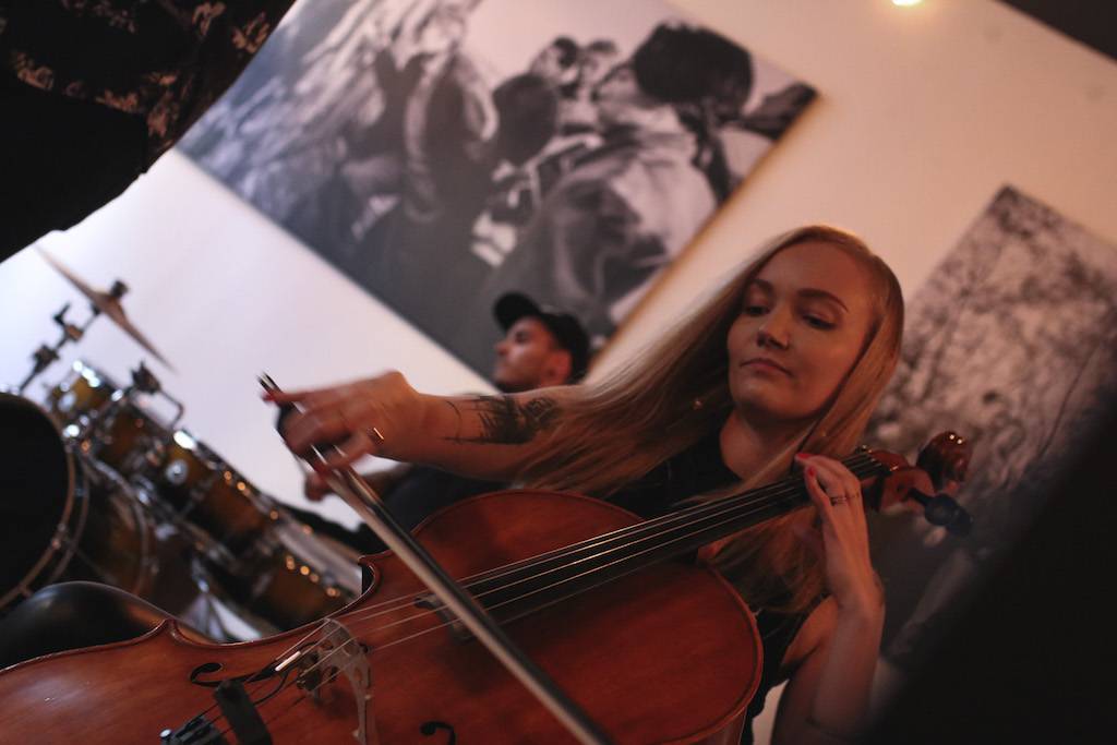 Smrtislav zahráli v holešovické Kabelovně. Akusticky s hostem Matyášem Vordou