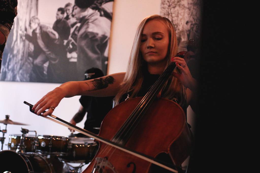 Smrtislav zahráli v holešovické Kabelovně. Akusticky s hostem Matyášem Vordou