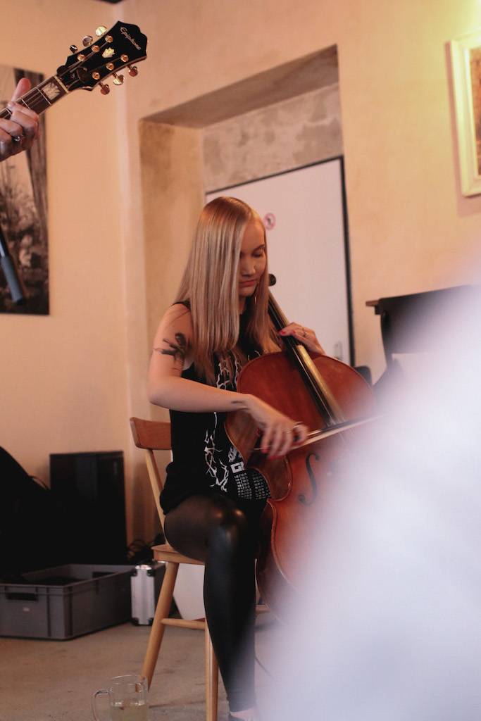 Smrtislav zahráli v holešovické Kabelovně. Akusticky s hostem Matyášem Vordou