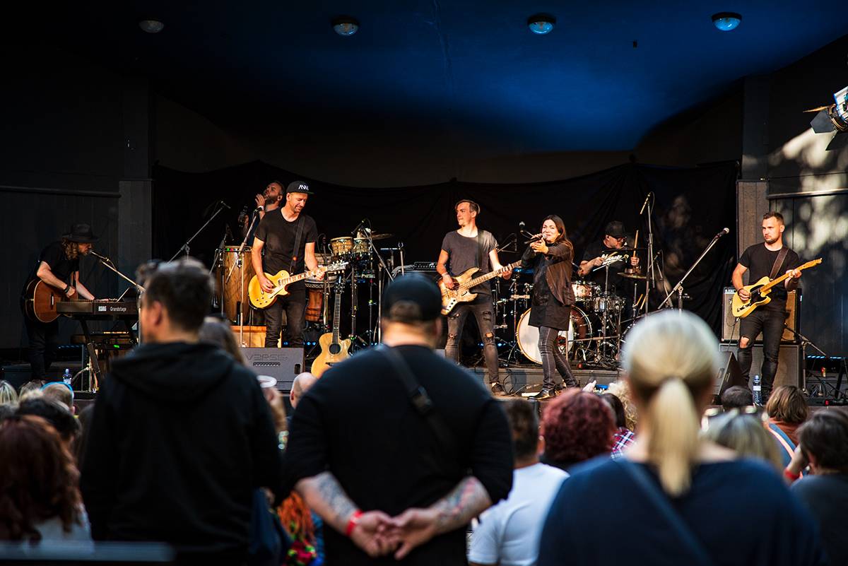 Anna K vystoupila v Riegrových sadech. Rozdávala radost a pozitivní energii 