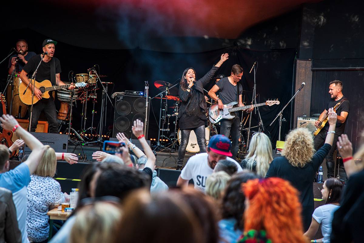 Anna K vystoupila v Riegrových sadech. Rozdávala radost a pozitivní energii 