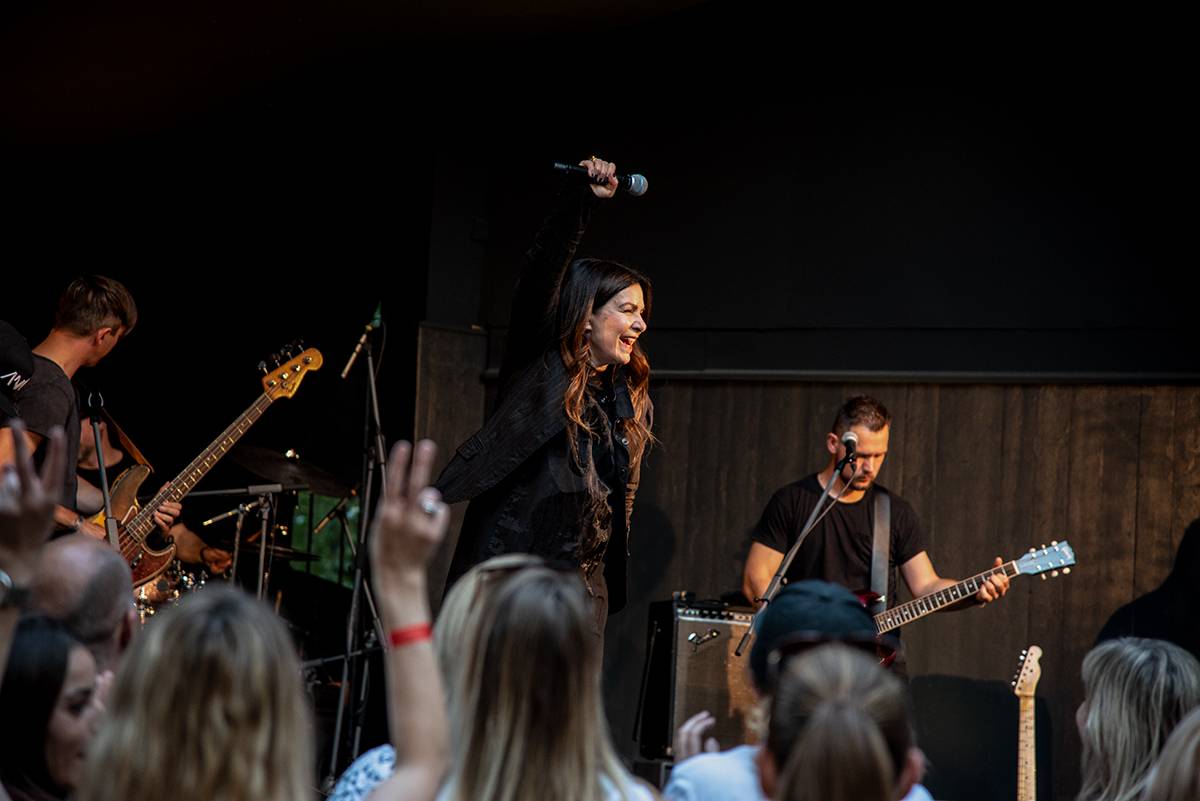 Anna K vystoupila v Riegrových sadech. Rozdávala radost a pozitivní energii 