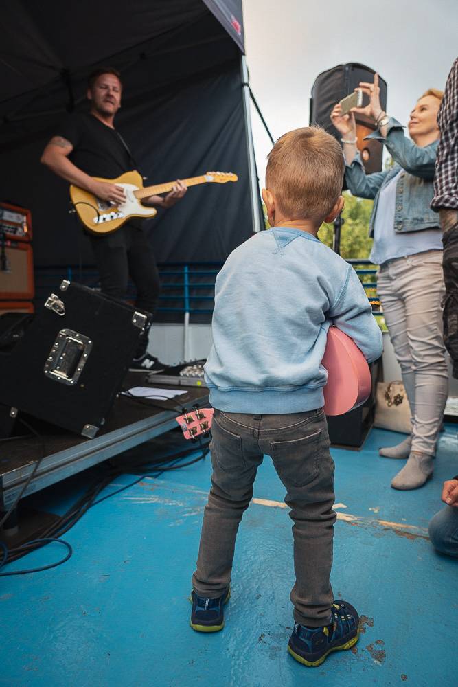 Michal Hrůza vyplul na Vltavu. Na lodi Odra pobavil fanoušky