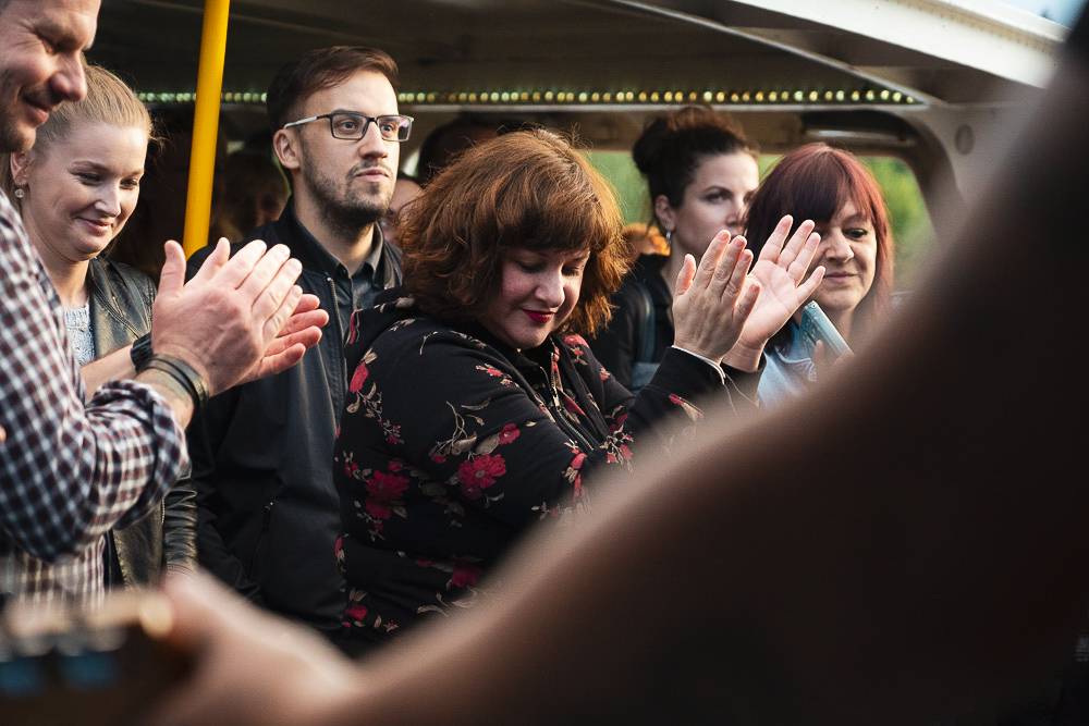 Michal Hrůza vyplul na Vltavu. Na lodi Odra pobavil fanoušky