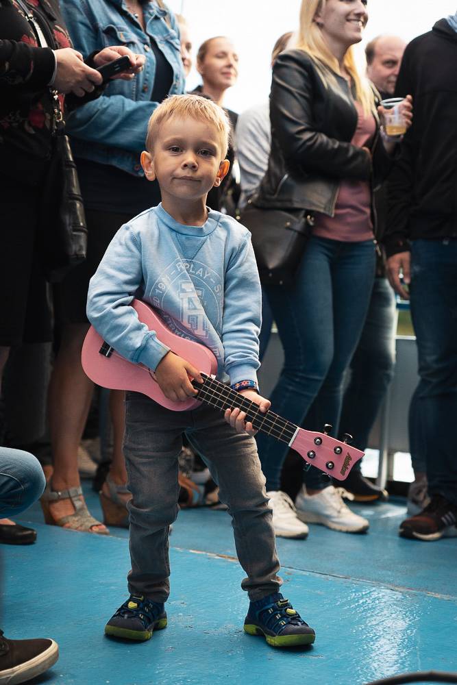 Michal Hrůza vyplul na Vltavu. Na lodi Odra pobavil fanoušky