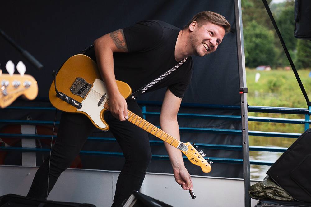 Michal Hrůza vyplul na Vltavu. Na lodi Odra pobavil fanoušky