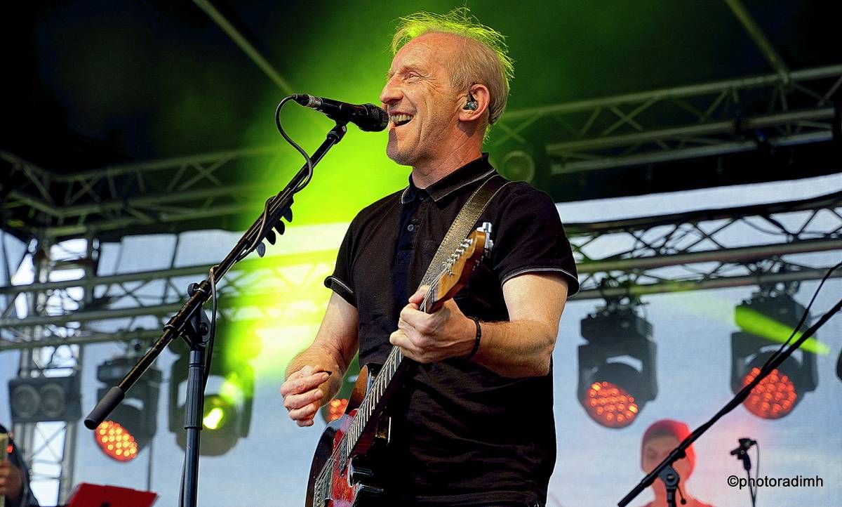 Čechomor zahrál v akustické sestavě. V Olomouci kapelu neumlčel ani výpadek proudu