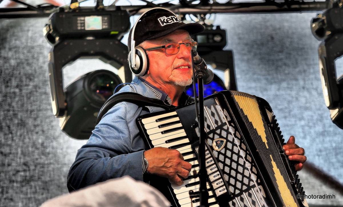 Čechomor zahrál v akustické sestavě. V Olomouci kapelu neumlčel ani výpadek proudu