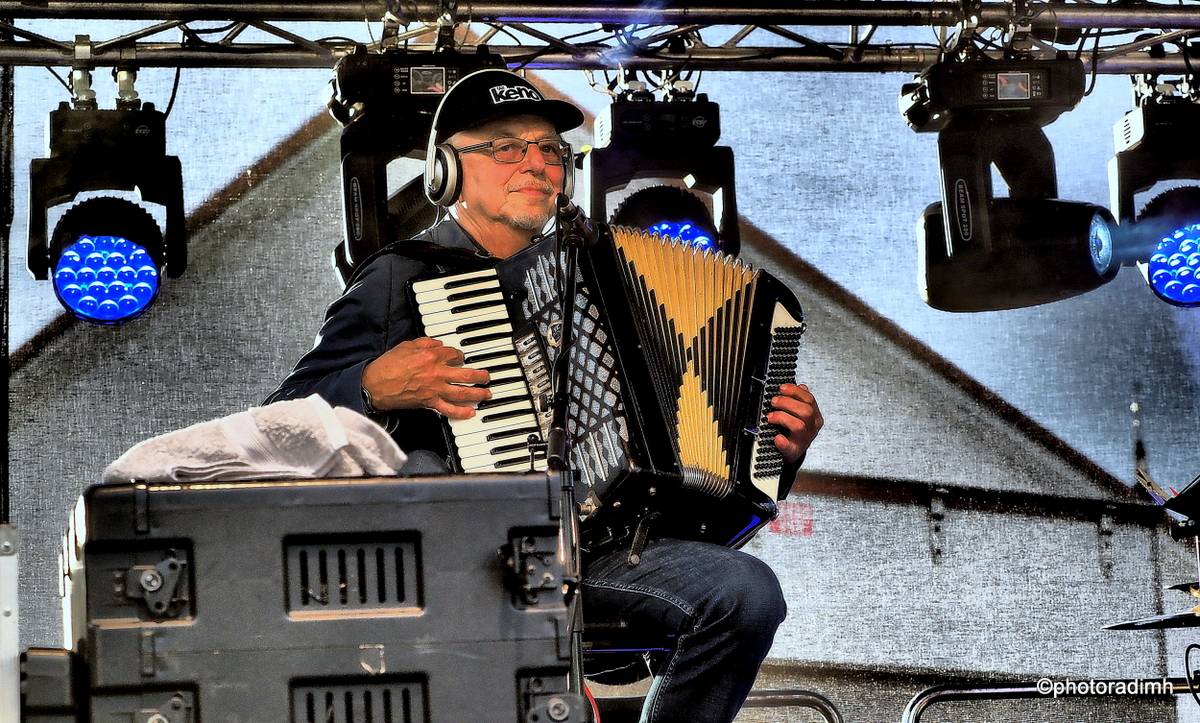 Čechomor zahrál v akustické sestavě. V Olomouci kapelu neumlčel ani výpadek proudu