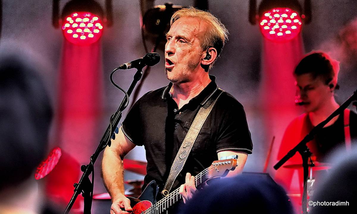 Čechomor zahrál v akustické sestavě. V Olomouci kapelu neumlčel ani výpadek proudu