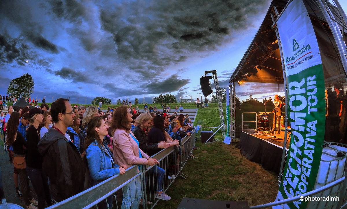 Čechomor zahrál v akustické sestavě. V Olomouci kapelu neumlčel ani výpadek proudu